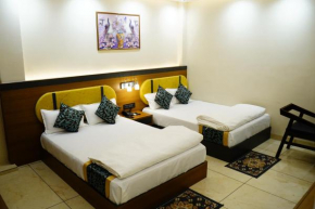 Hotel Shakuntla Palace - 400 Meters away from Vishnu Pad Temple 7 mins walk